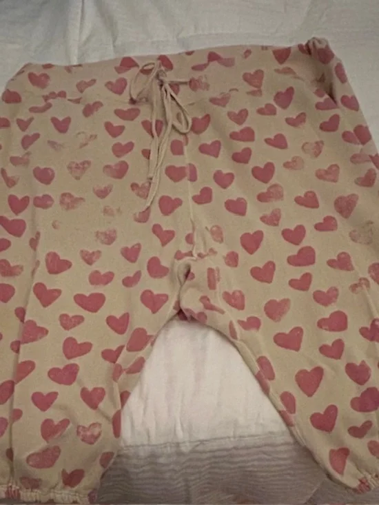 Magnolia Pearl Shorts 229 - Printed Cali Sweat Shorts - Ever Hearts - Picture 2 of 6